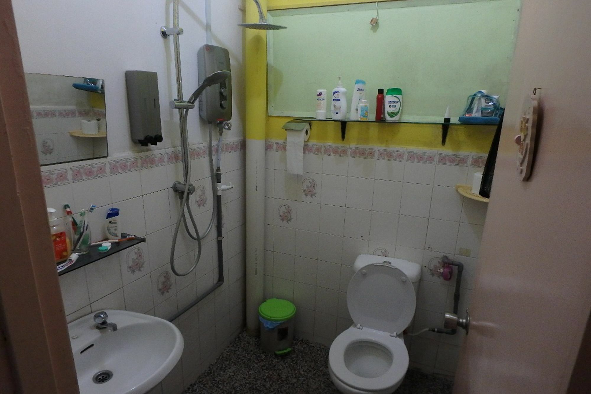 Oyo Home 90229, 3 Little Birds Homestay 4Bhk Малакка Экстерьер фото